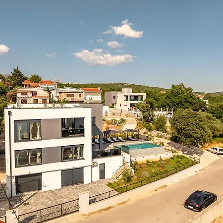 A'more Seafront, Maslenica