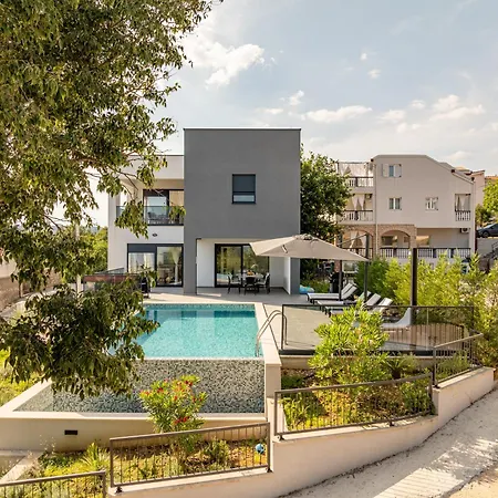 A'more Seafront, Maslenica