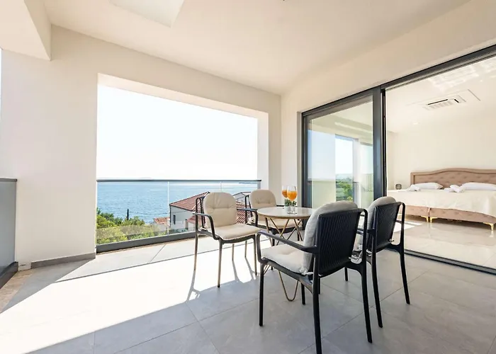 A'more Seafront, Maslenica