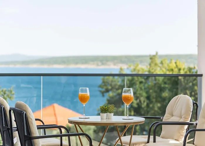 A'more Seafront, Villa Maslenica