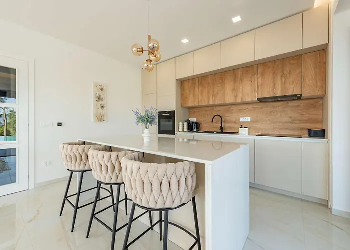 Villa A'more Seafront, Maslenica