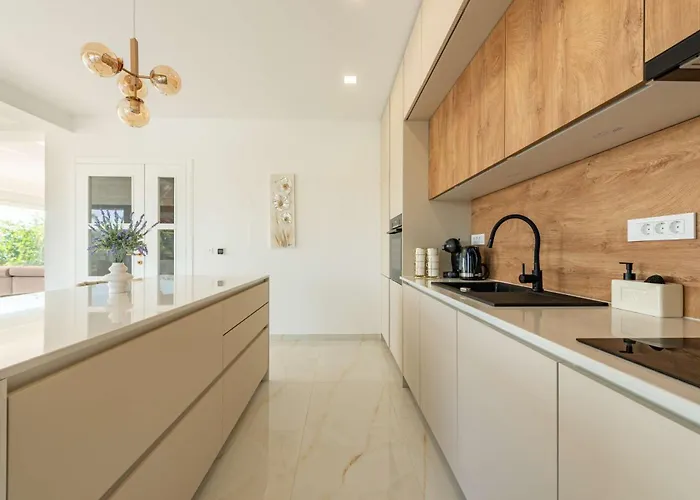 A'more Seafront, * Maslenica