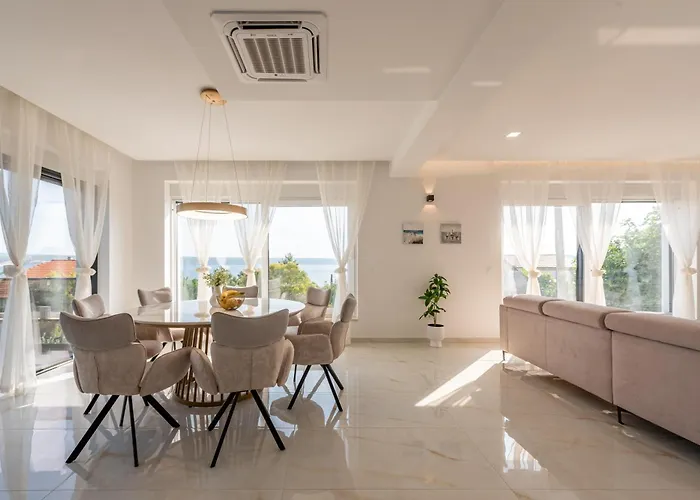 A'more Seafront, * Maslenica