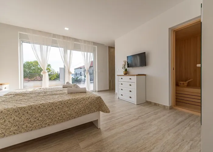 A'more Seafront, Maslenica