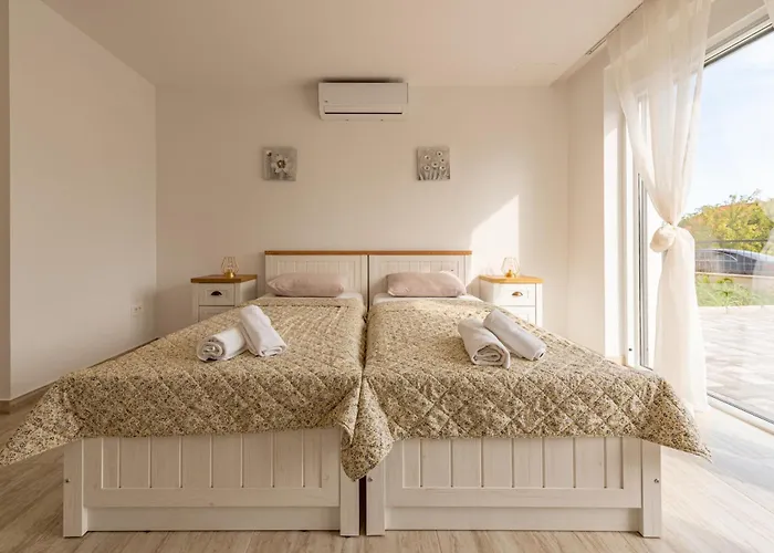 A'more Seafront, Maslenica