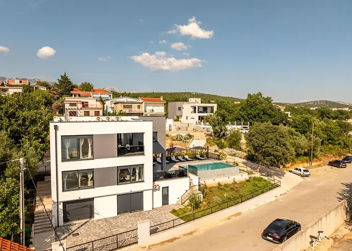 A'more Seafront, Maslenica