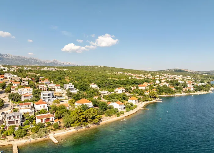 A'more Seafront, Maslenica
