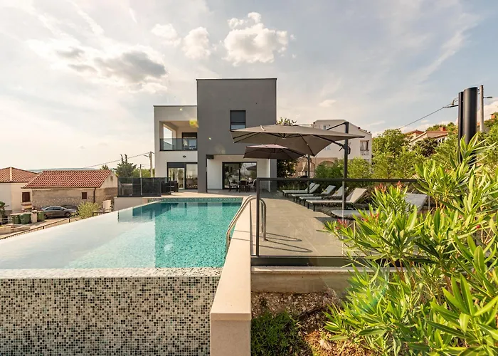 A'more Seafront, Maslenica