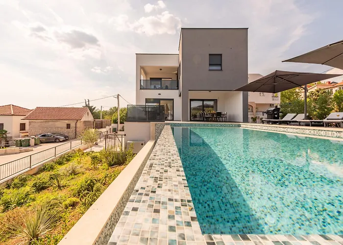 A'more Seafront, Maslenica