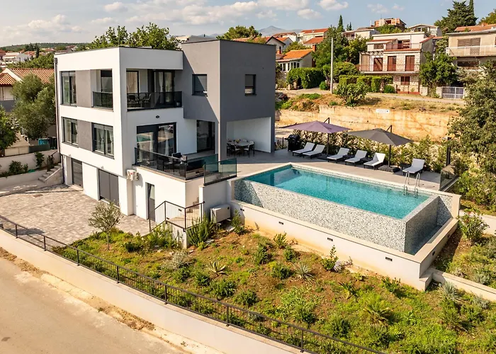 A'more Seafront, Villa Maslenica