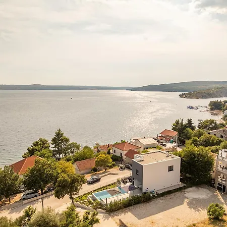 A'more Seafront, 빌라