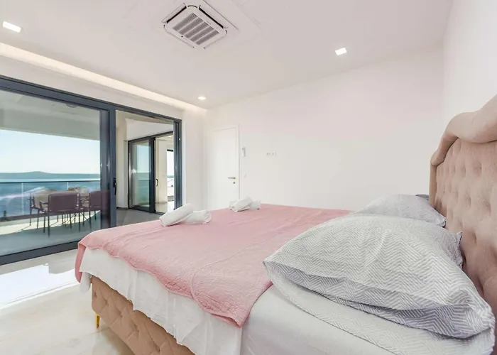 A'more Seafront, * 마슬레니차