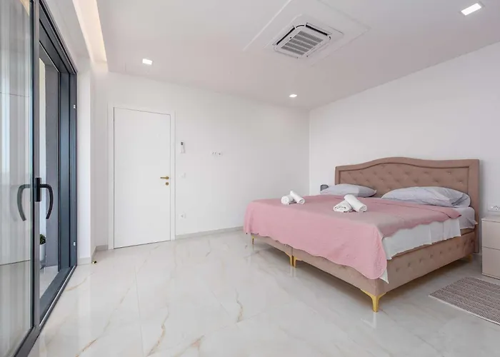 A'more Seafront, * 마슬레니차