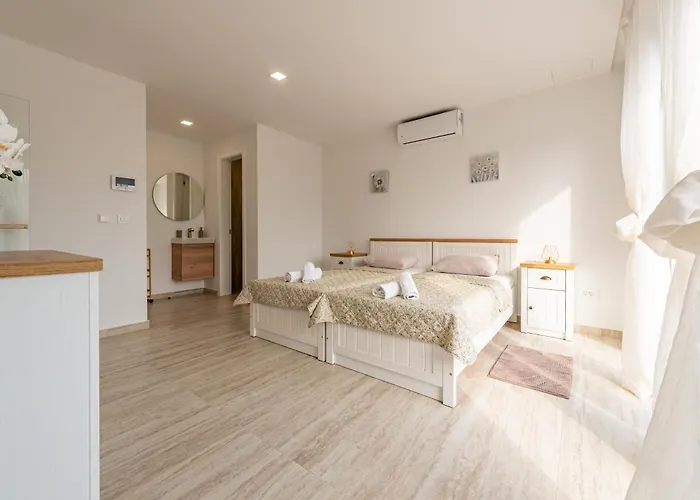 A'more Seafront, 마슬레니차