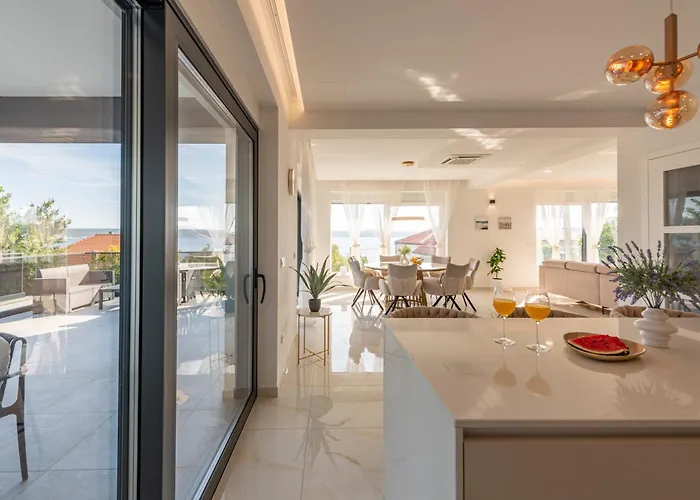 A'more Seafront, * 마슬레니차